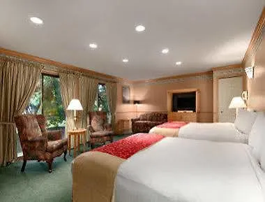 Ramada By Wyndham Duncan Cowichan Valley Motel